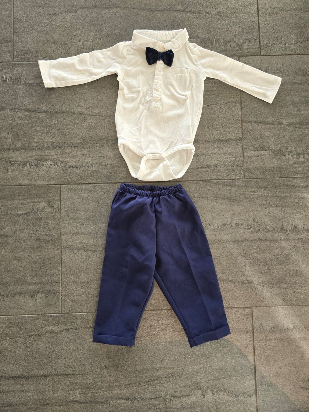 Lotti & Set di vestiti: Festliches Baby-Set Grösse 68 – Usato da Rotkreuz venduto da Viomia