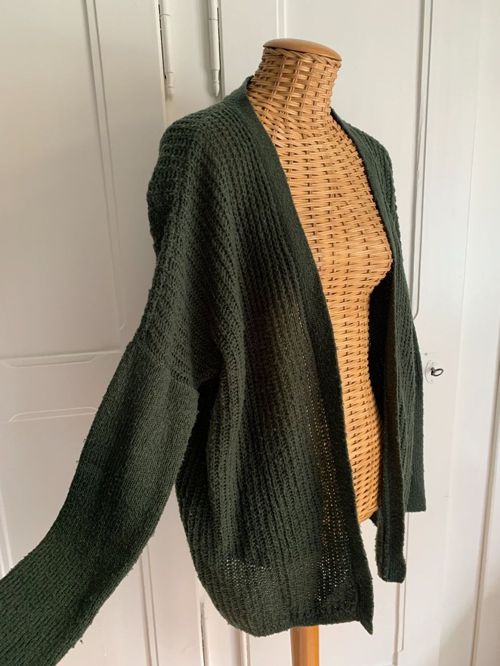 Vero Moda Giacche: VERO MODA - Strickjacke olivgrün XS – Usato da Zürich venduto da Diazaio 1