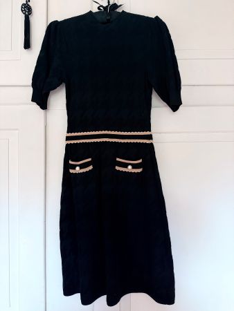 Sandro Strickkleid schwarz, Perlendetails - nur 1 x getragen