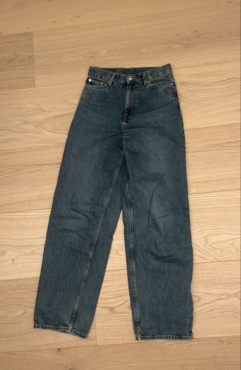 Weekday Jeans: Weekday Rail Mid Loose Jeans 24/32 – Gebraucht aus Mönchaltorf von johanna_k06