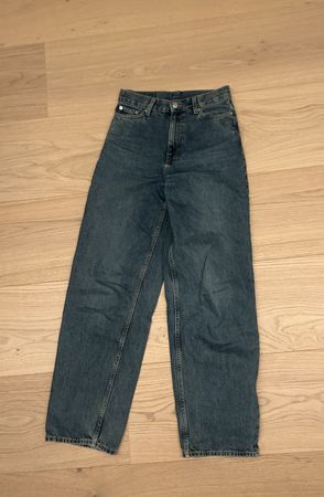Weekday Rail Mid Loose Jeans 24/32