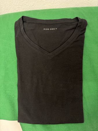 Schwarzes Pier One T-Shirt, Grösse M, Neu! für den Somm