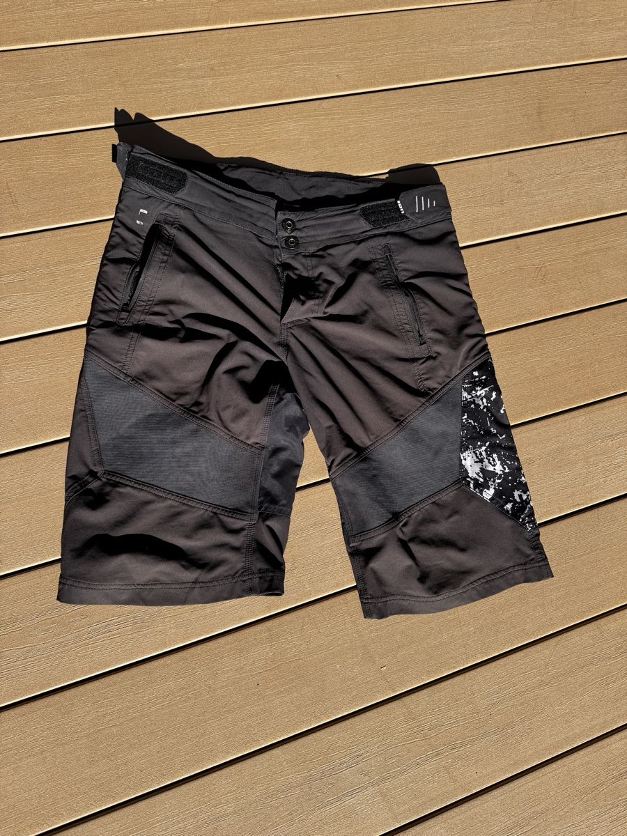 Pantaloni: Short VTT Ion taille L – Usato da Charmey (Gruyère) venduto da Troyleedh67