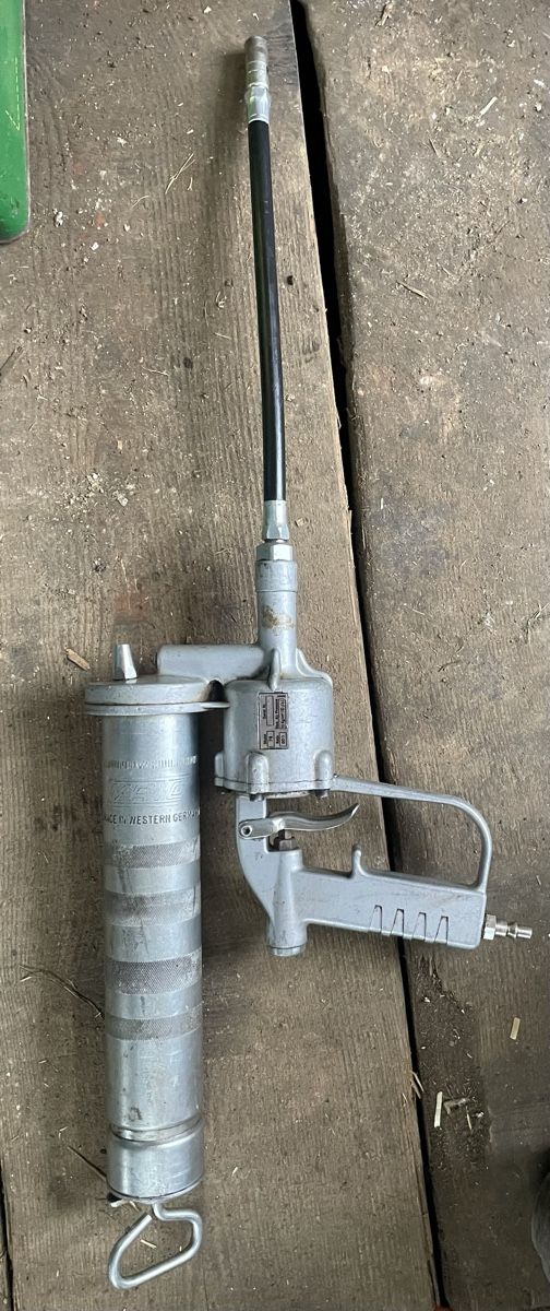 Tutti gli attrezzi: Fettpresse Pneumatisch Luft – Usato da Roggenburg venduto da Tech00 1