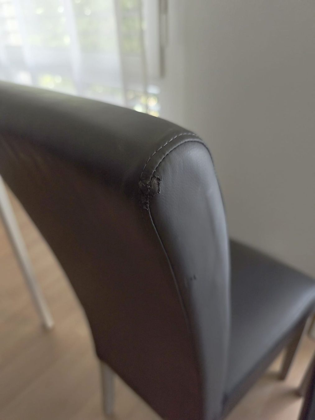 Chaises: 2x Esszimmerstühle grau Kunstleder – D'occasion à Gümligen par Anso79 3