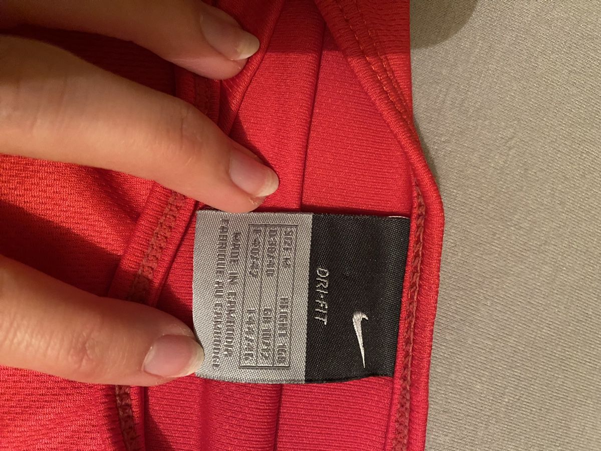 Nike Tops: Nike-Langarmshirt Rot – Gebraucht aus Zürich von yae56 1