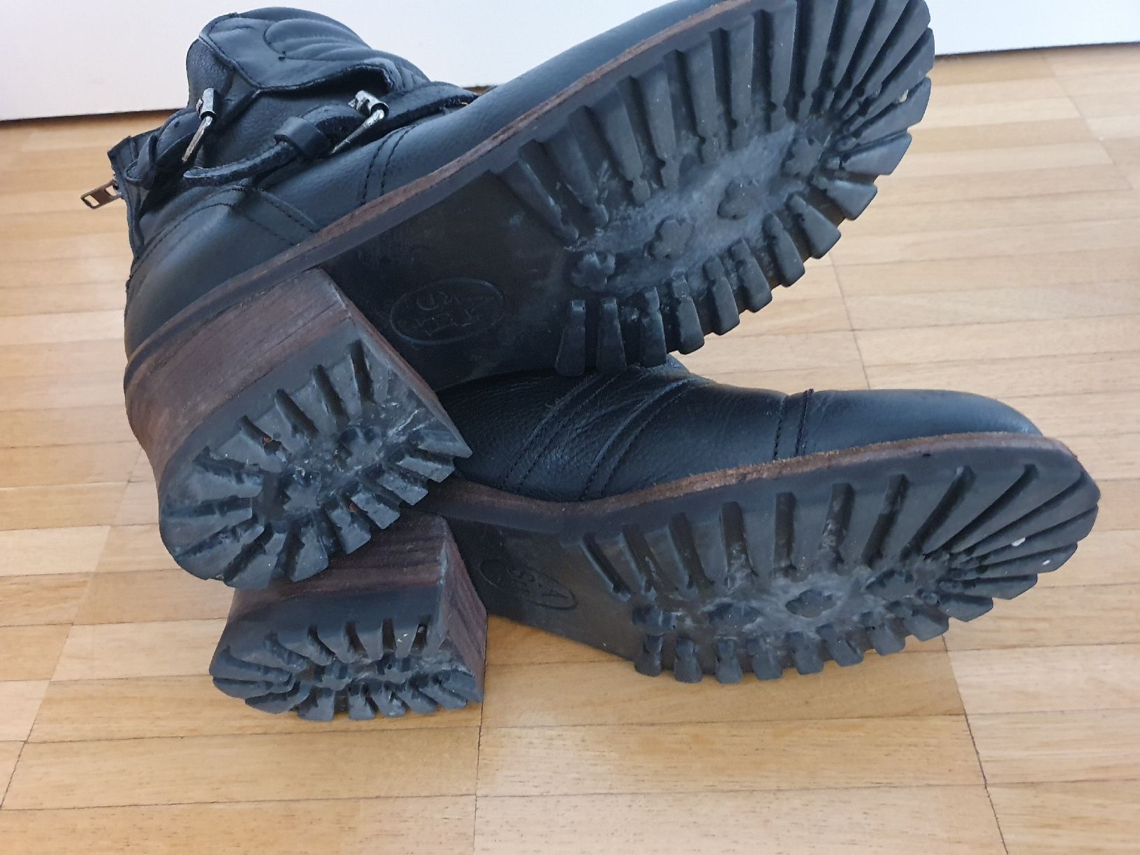 Ash Scarpe da donna: ASH Lederstiefel Gr. 40 schwarz – Usato da Laufenburg venduto da megane1959 4