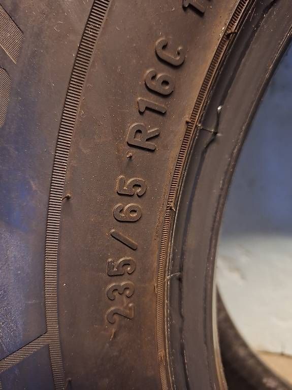 Pneus & Kompletträder: 235 65 16c Pirelli Winter – Gebraucht aus Steinhausen von Sasas 1