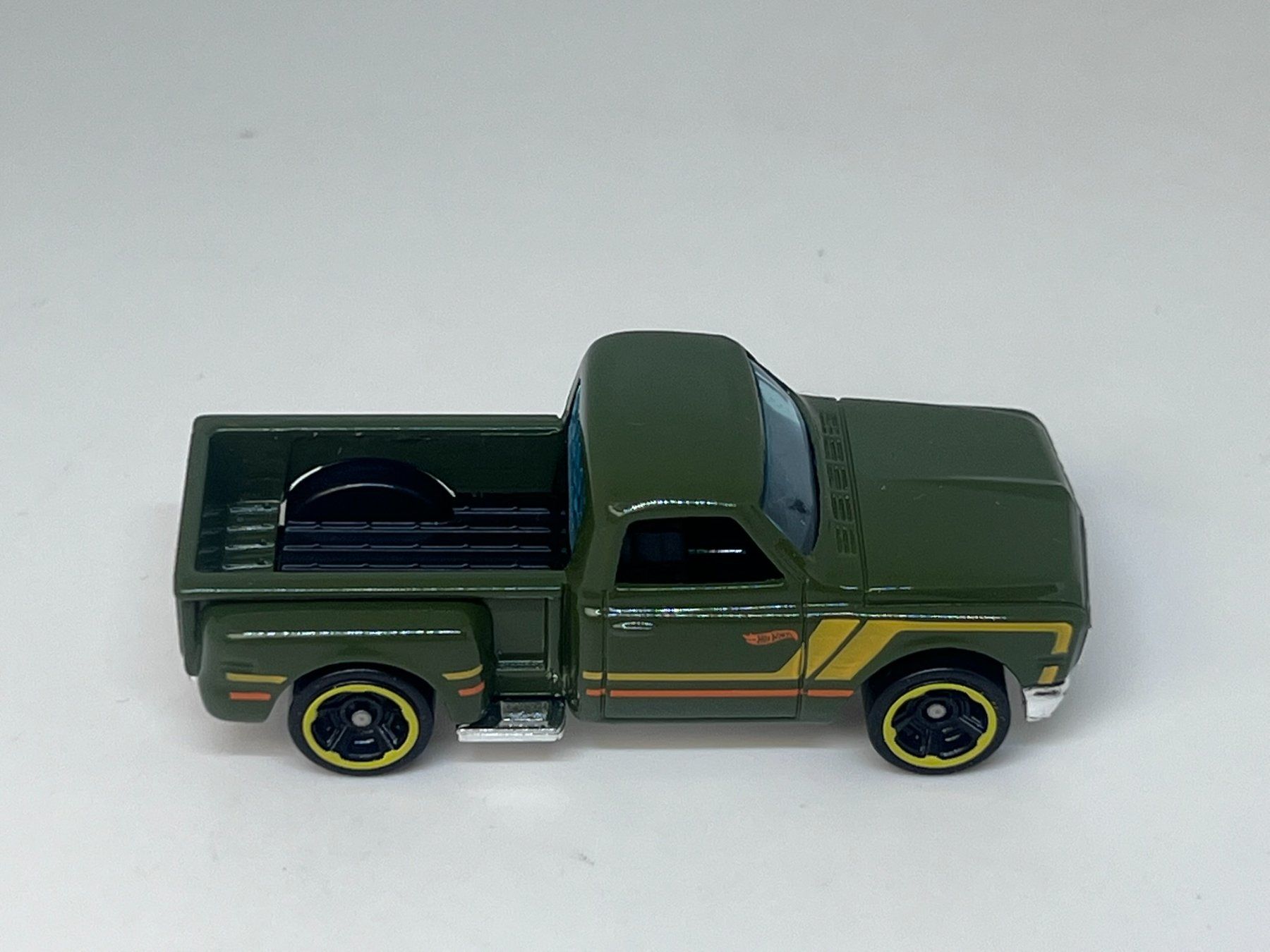 Hot Wheels Modellini d'auto: Hot Wheels '69 Chevy #453 – Usato da Wildegg venduto da LaaBoutique 1
