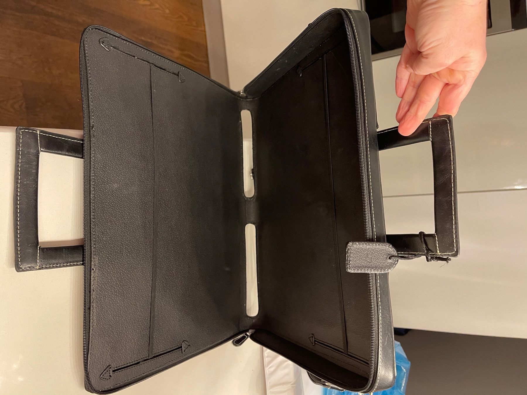 Borse: Sacoche ordinateur cuir / Computertasche aus Leder  - NEUVE – Nuovo e nell'imballaggio originale da Rolle venduto da Sev77 3