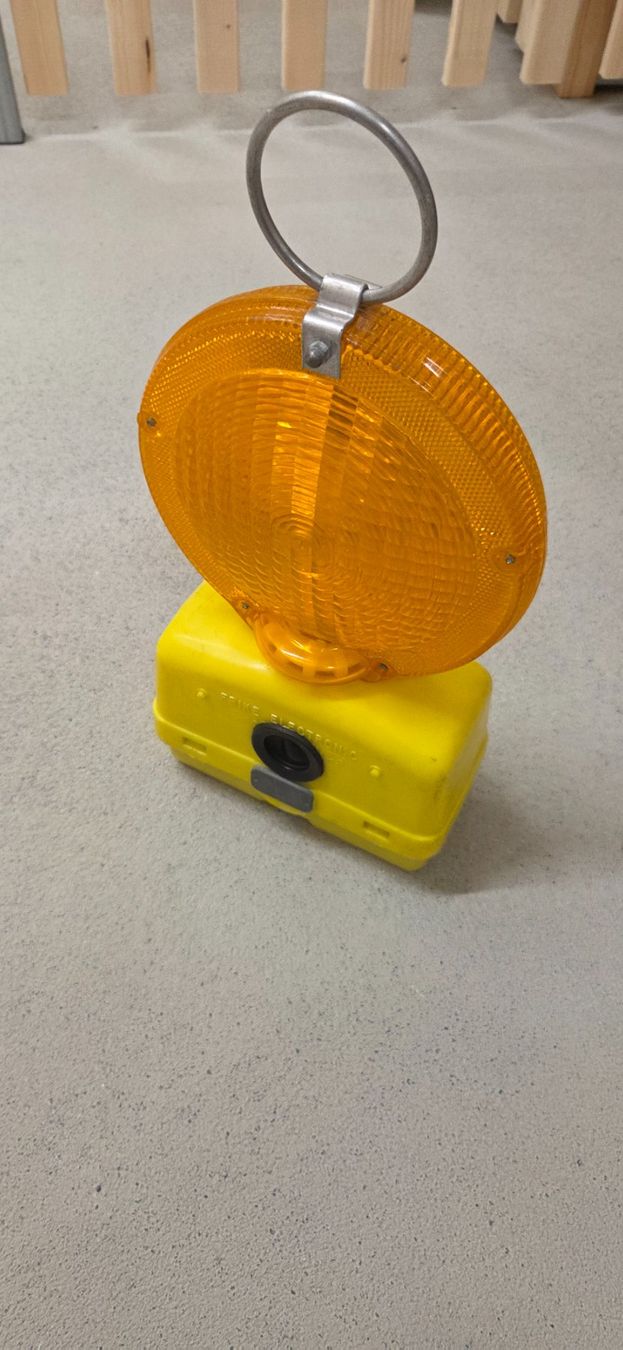 Lampes: Blitzleuchte/Baustellenleuchte – D'occasion à Einsiedeln par BullBo