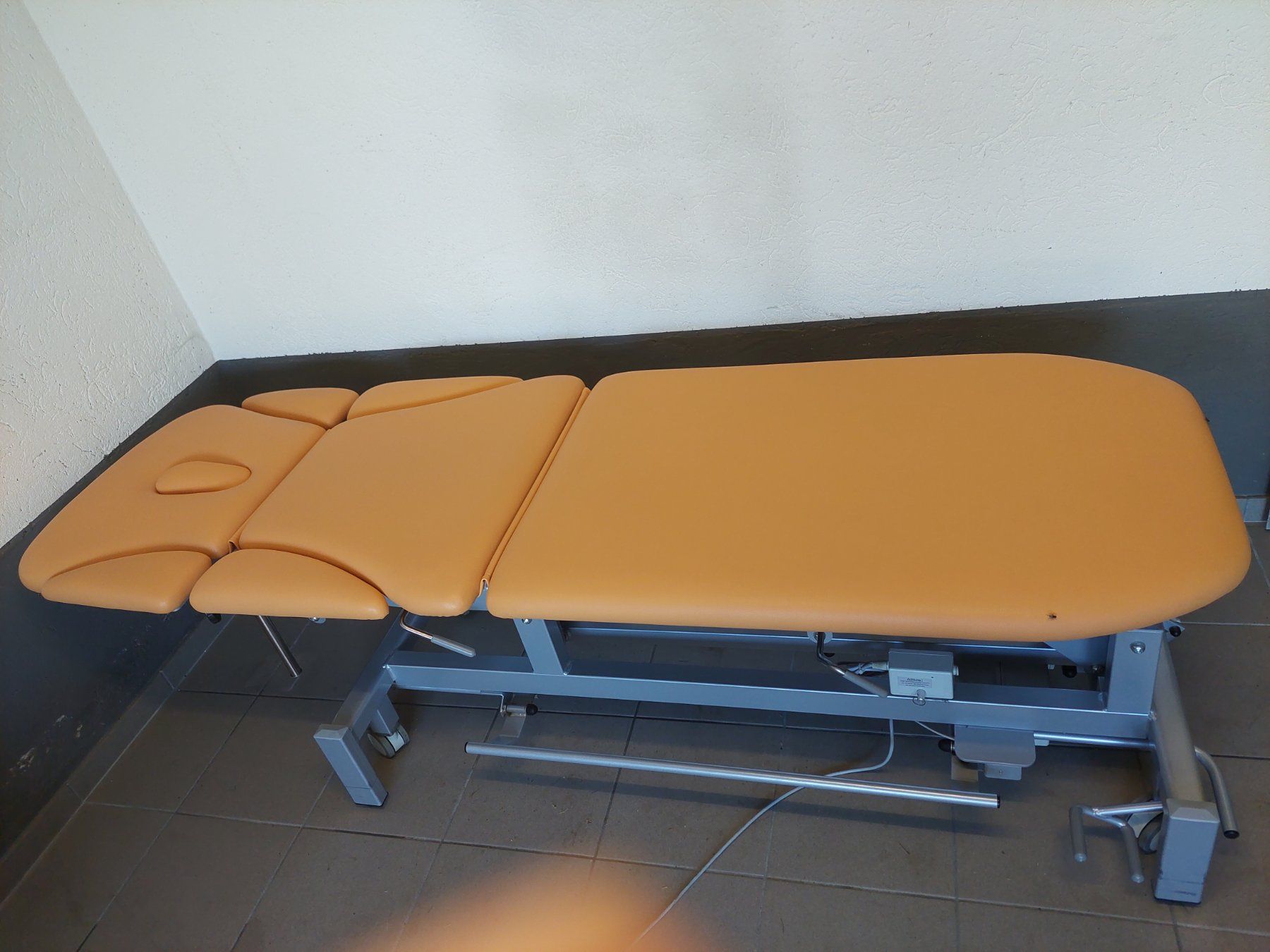 Lettini & sedie per cosmetici: Massageliege, Therapieliege, Praxisliege – Usato da Ricken SG venduto da Bobo66