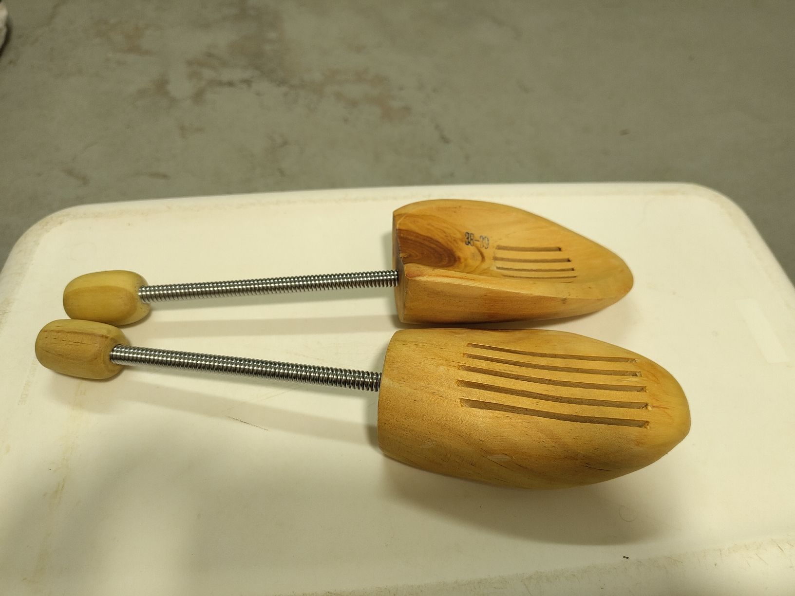 Scarpe da uomo: Schuhspanner aus Holz, Grösse 38-39 – Usato da Aarberg venduto da barloomy