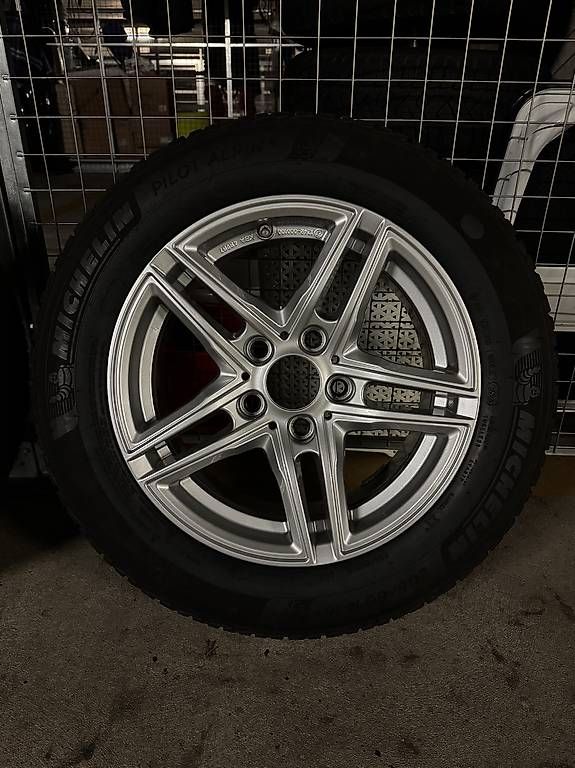 Michelin Pneumatici & Ruote complete: Auto Winterräder – Usato da Bern venduto da Elvism0