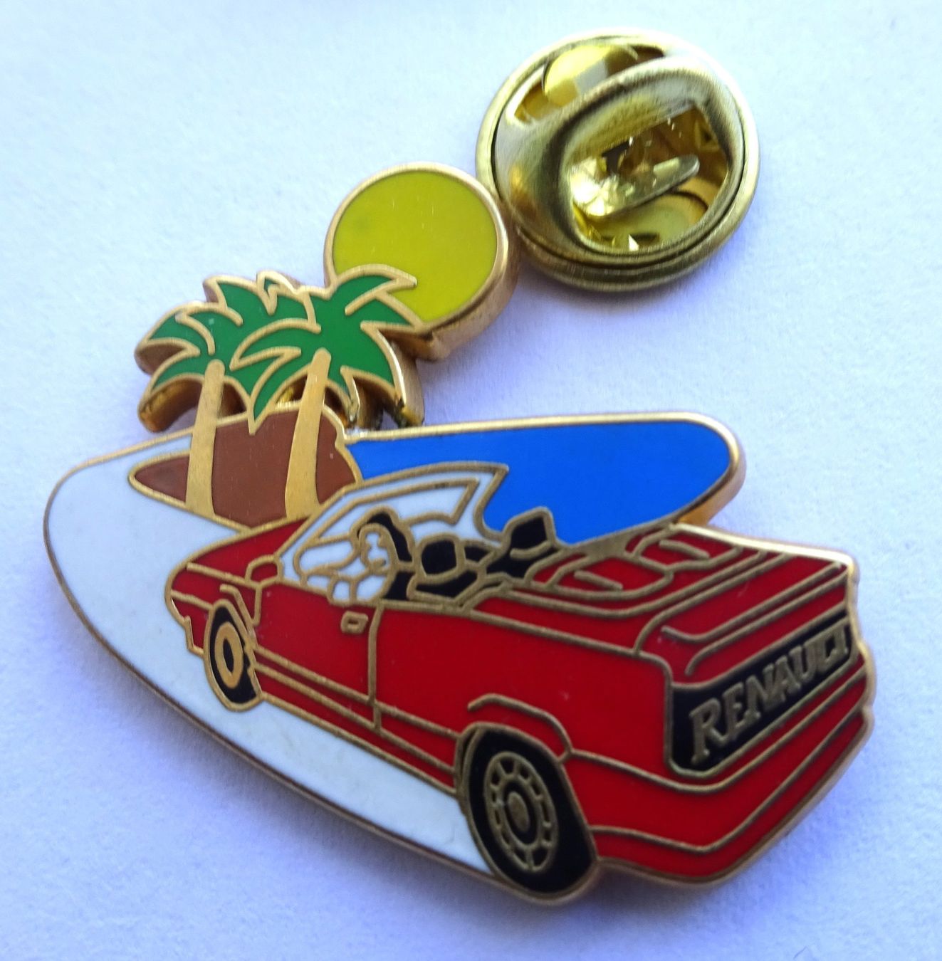 Plaketten & Abzeichen: Pin Renault Cabrio Sonne Palmen – Gebraucht aus Utzenstorf von BUtter81