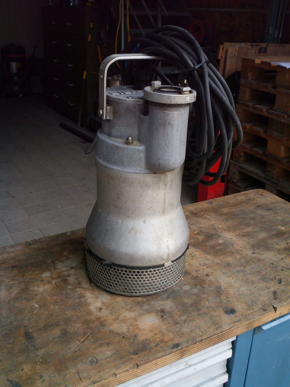 Pompe & Parti di ricambio: Grosse Tool-Air Tauchpumpe – Usato da wilen-gottshaus venduto da Stawigo25 4