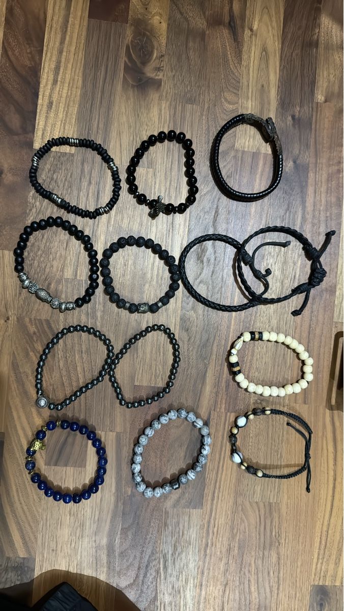 Bracelets: 13 Armbänder Set verschiedene Materialien gebraucht – D'occasion à Muolen par R_Z98