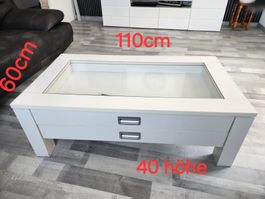 Ab 1.-- Weiss Couchtisch mit Glasplatte und 2 Schubladen