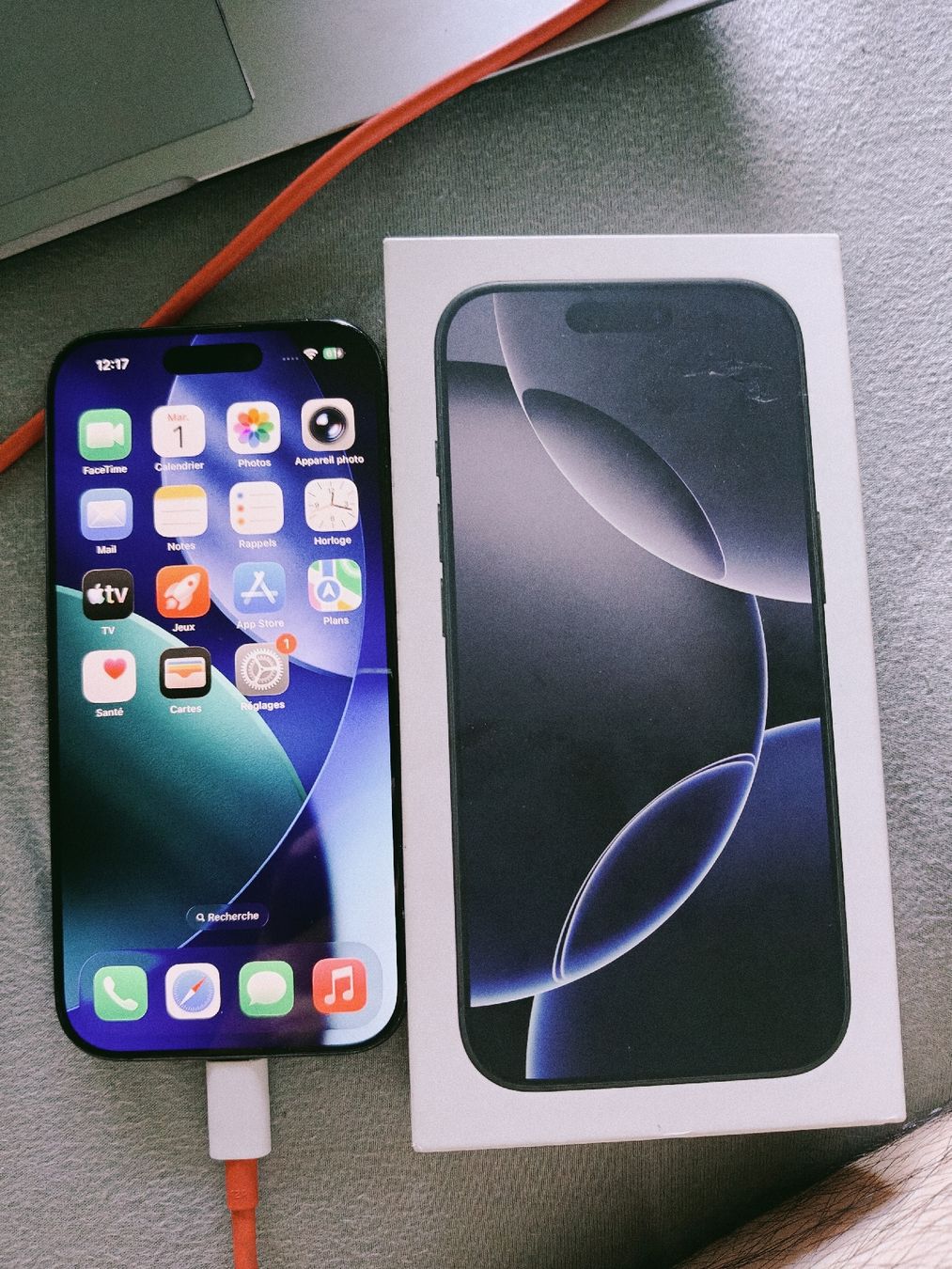 Apple Handys / Smartphones: IPhone 16 pro 128Go avec batterie à 90% – Gebraucht aus La Chaux-de-Fonds von Honit.ch 1