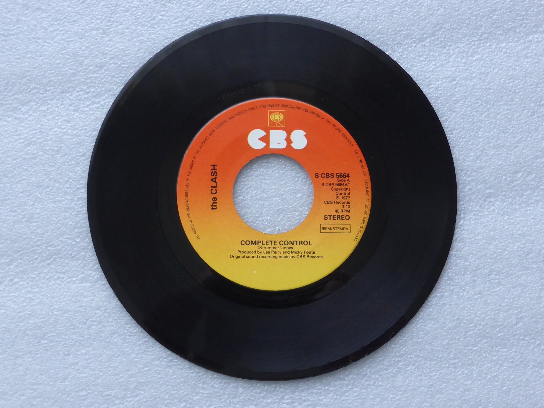 Dischi in vinile: Vinyl Single   THE CLASH – Usato da Küssnacht am Rigi venduto da Mondkinder 1