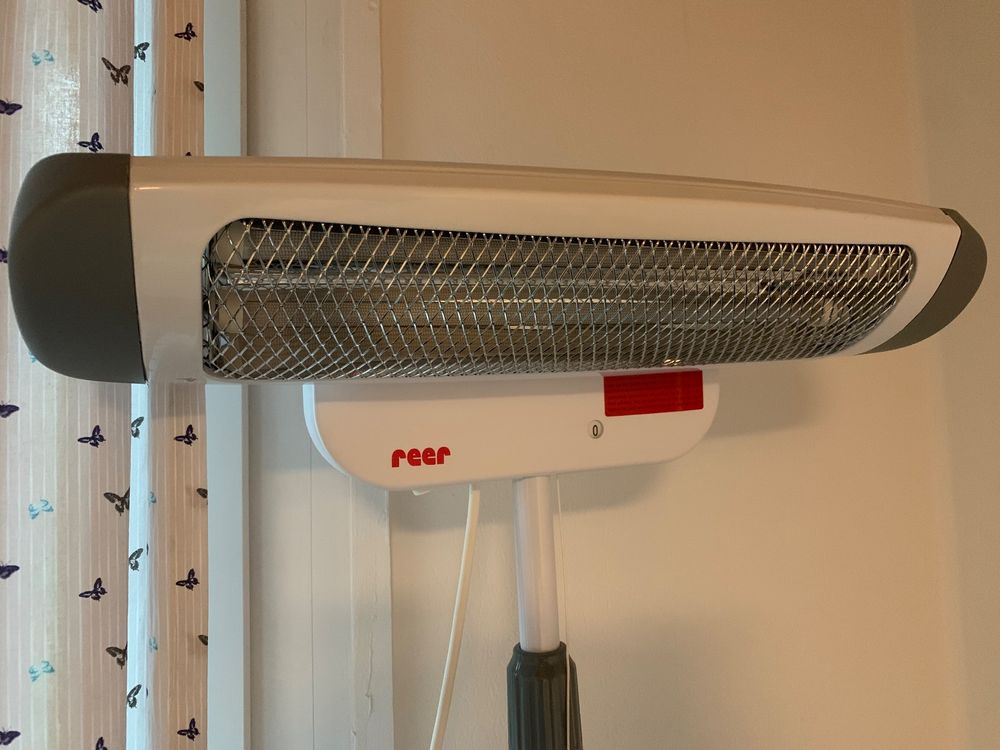 Wickeltisch Heizstrahler mit Standfuss von reer Kaufen auf Ricardo