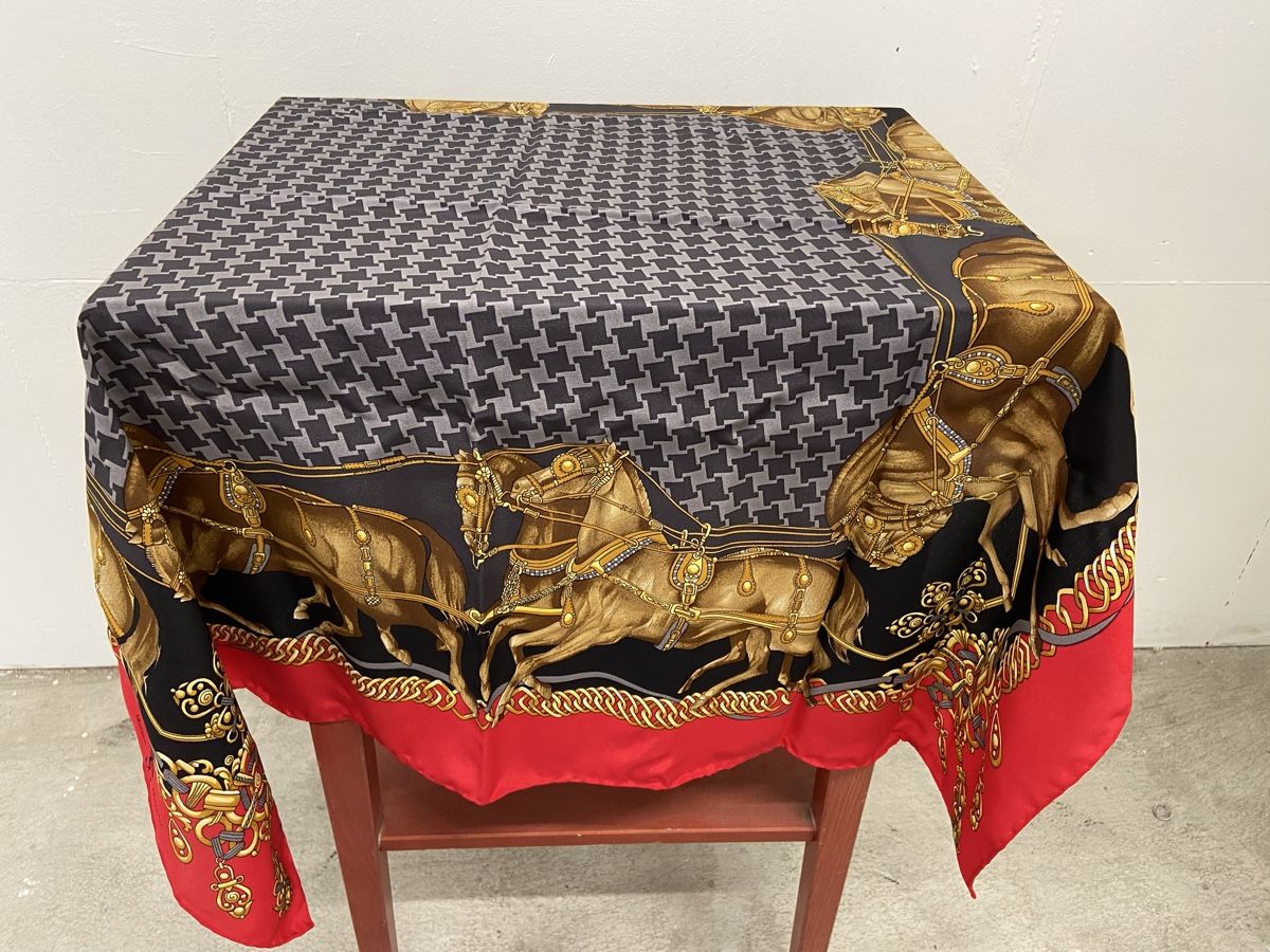 Maison Mollerus Foulard & Sciarpe: Maison Mollerus Seidentuch Pferde-Motiv – Usato da Dietikon venduto da brocki-eyra 3