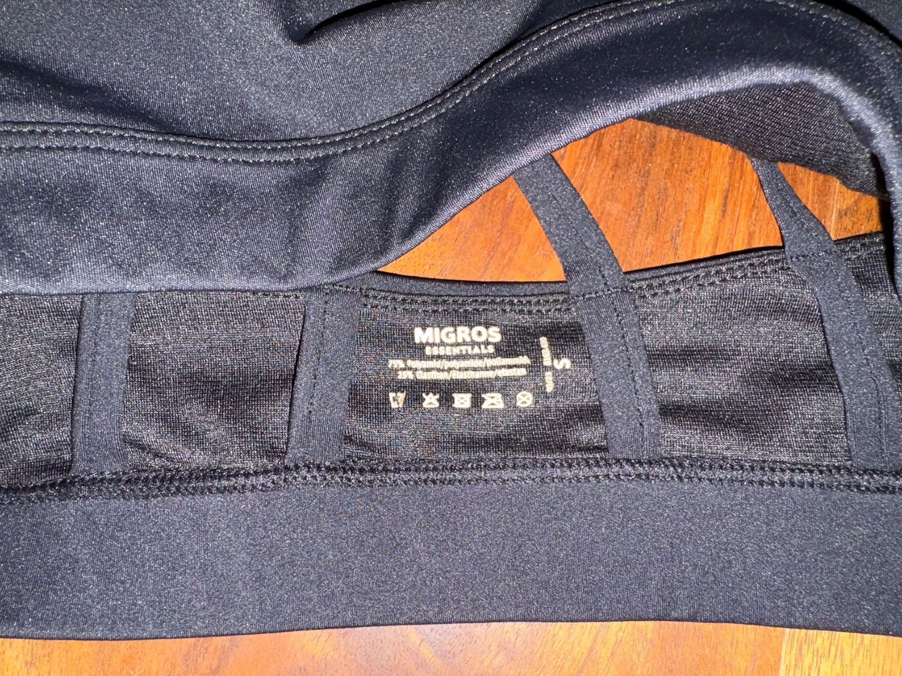 Migros Sonstige Unterwäsche: schwarzer Sport-BH Grösse S – Gebraucht aus Wetzikon ZH von Youna01 2