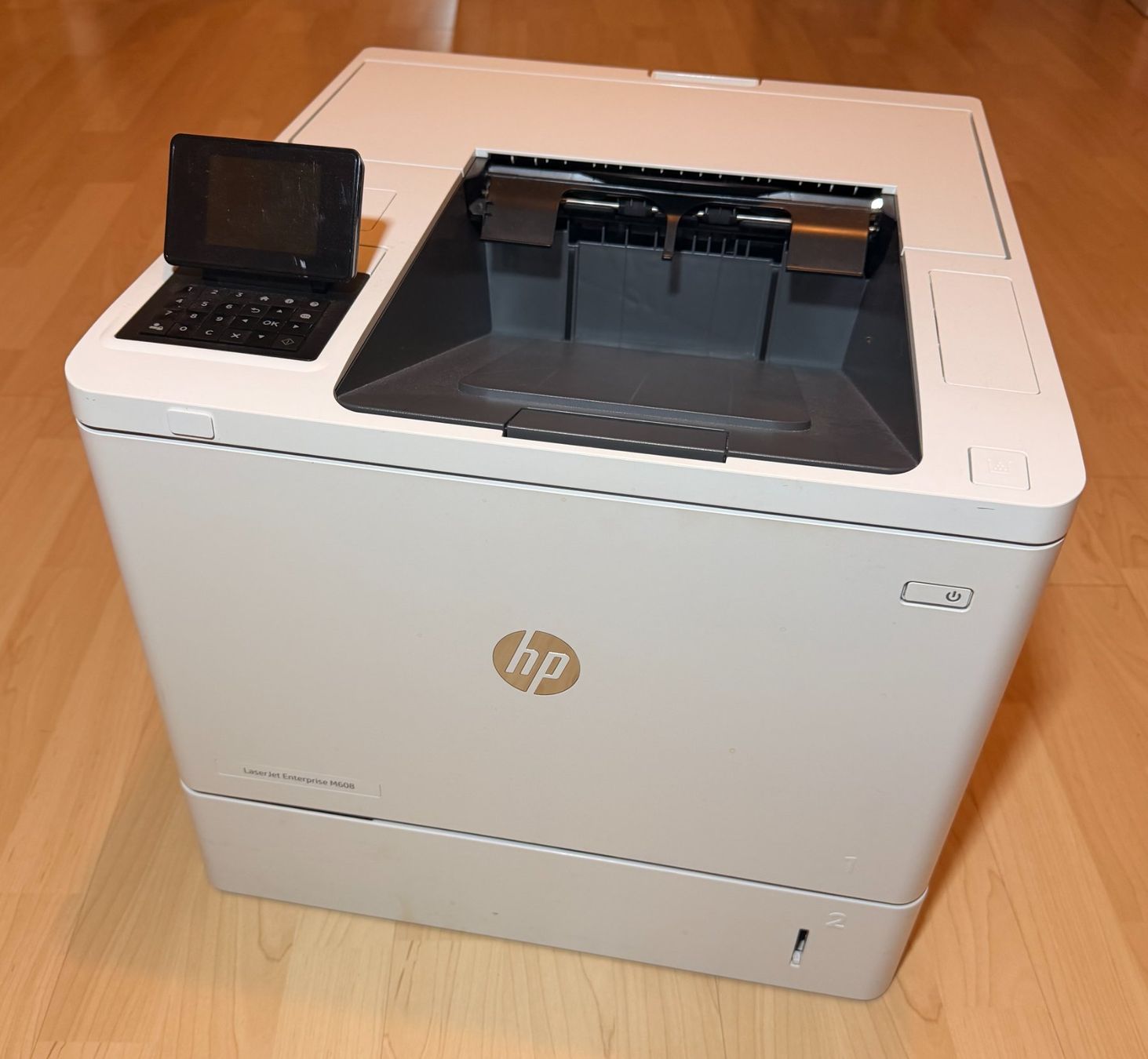 Hewlett Packard Stampanti: HP LaserJet Enterprise M608 – Usato da Mägenwil venduto da danze