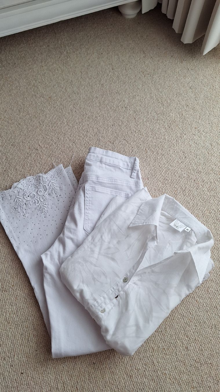 Lotti di vestiti: Weisses Sommer Set, Jeans mit Spitze & Bluse, Gr. 36 – Usato da werdenberg venduto da Nsmilles