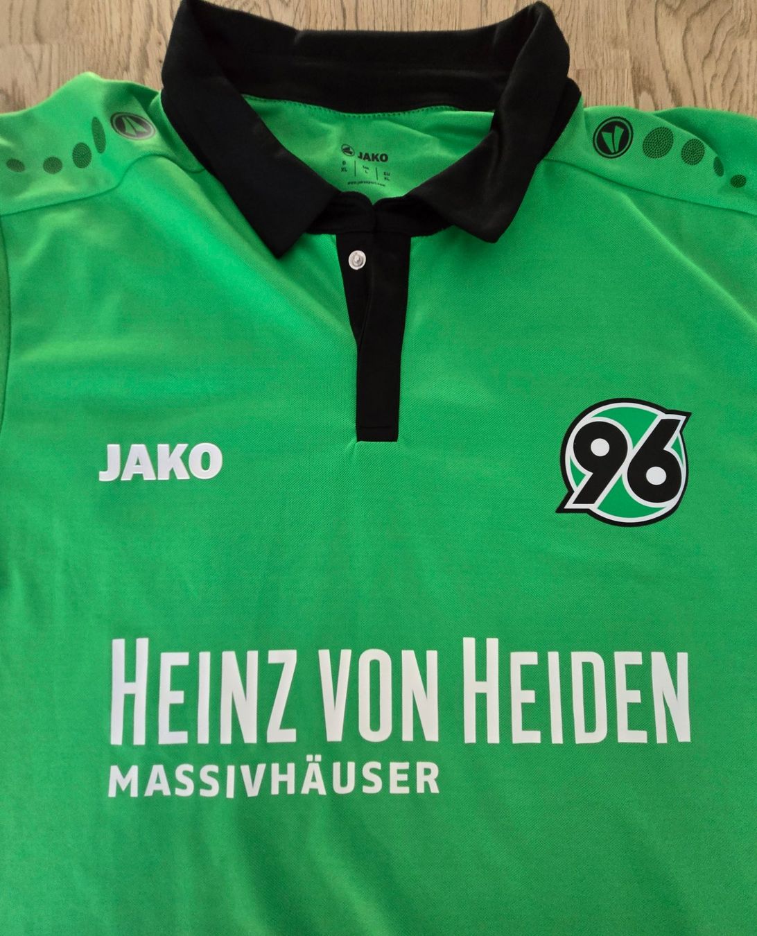 Jako Canottiere & Pantaloni: Hannover 96 | Schwegler | 2017/18 – Usato da Zollbrück venduto da MiKron 2