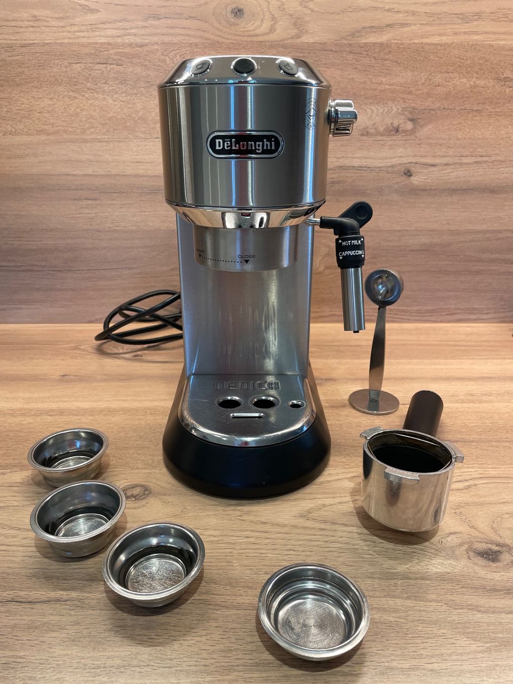 De'Longhi Machines à café & Machines à expresso: Machine DeLonghi Dedica – D'occasion à Satigny par dyl_cxj9