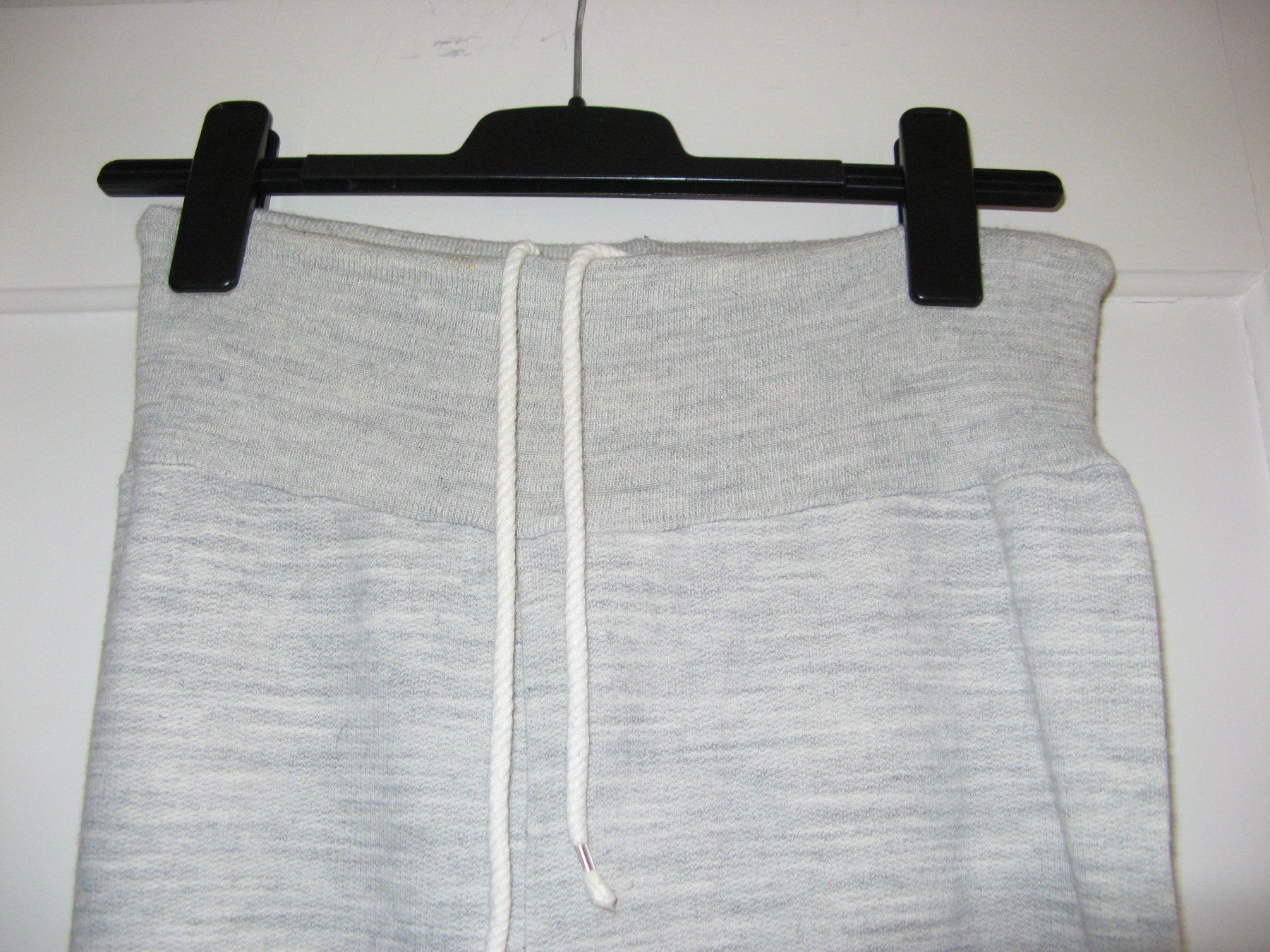 Pantaloni: Trainerhose grau Gr. 40 – Usato da Zürich venduto da apil 2
