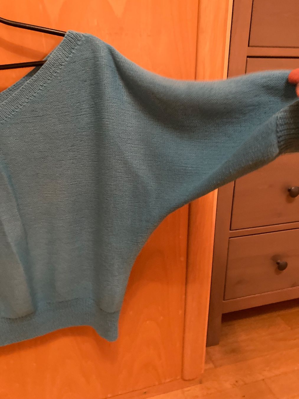 Tops: Pull bleu turquoise, taille M tricoté à la main, manches 3/4 – D'occasion à Le Mont-sur Lausanne par dia_6cz5 1