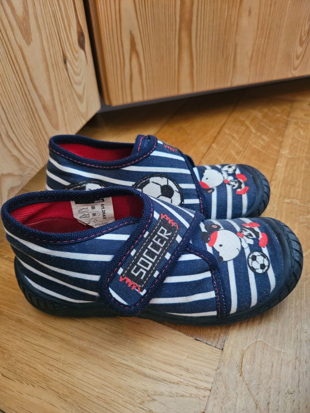 Scarpe per ragazzi: Fussball-Hausschuhe,Gr. 27 – Usato da Bern venduto da j-o 2