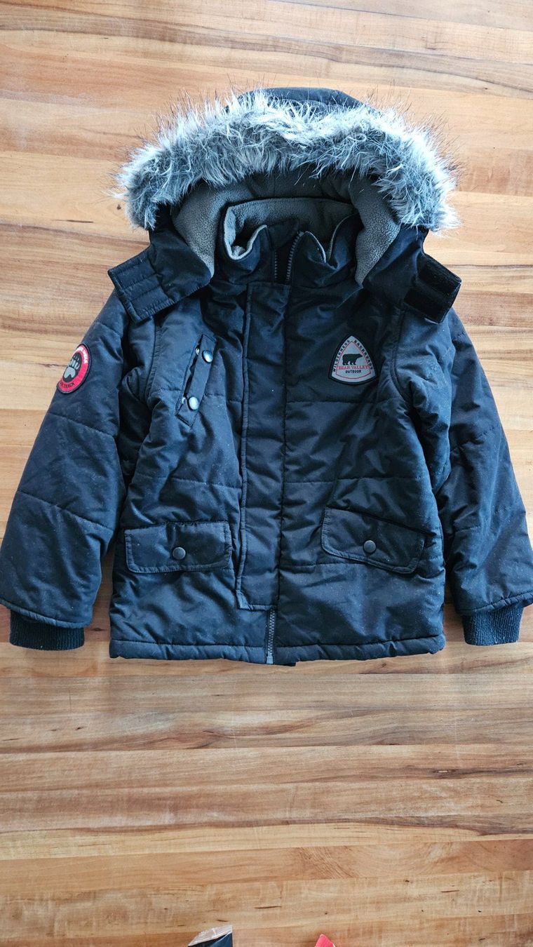 Vestes & Manteaux: Knabenjacke mit Kapuze – D'occasion à Sachseln par Cadfael1
