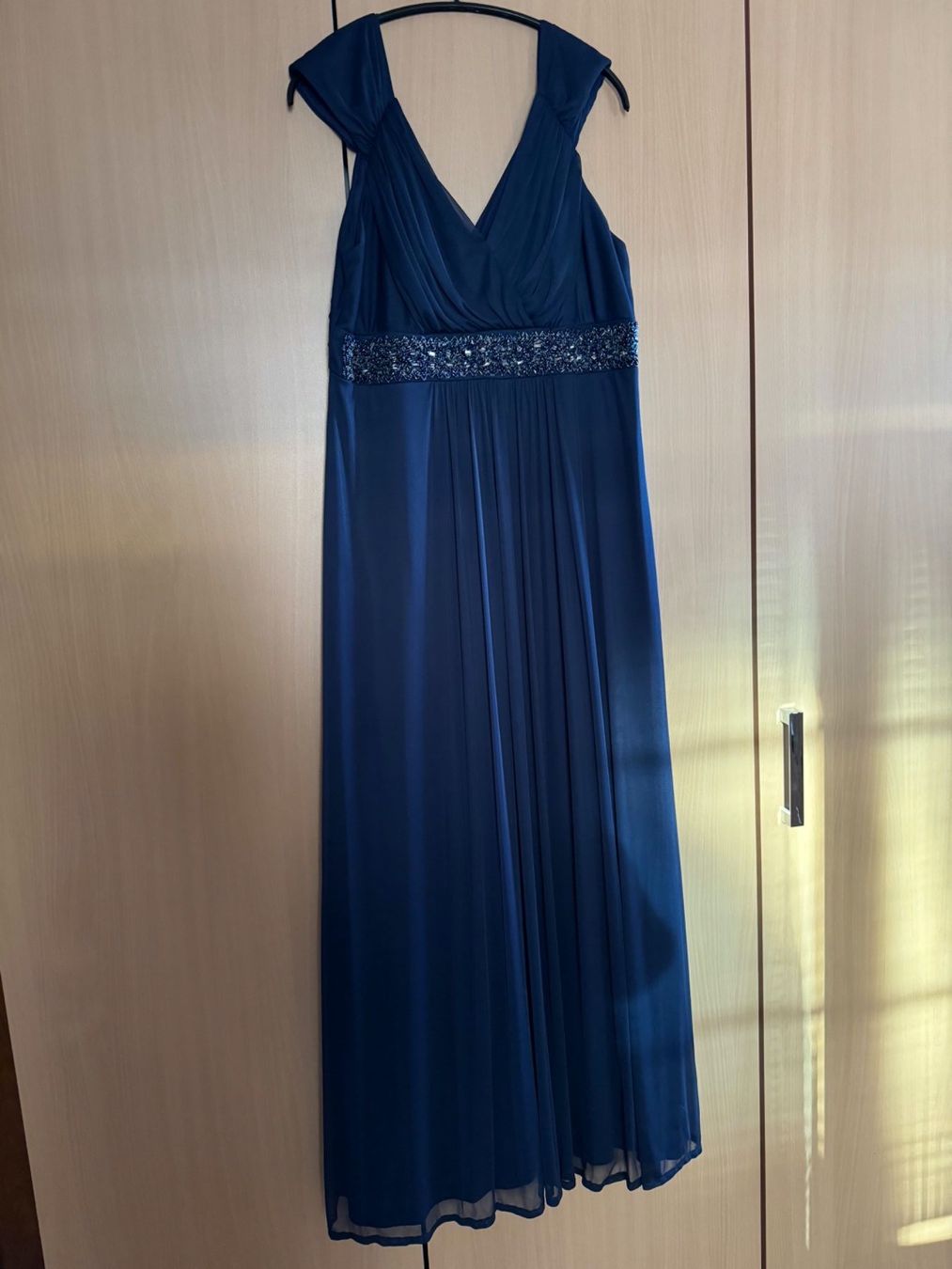 Robes: Grande robe élégante – D'occasion à Pampigny par nouveau11