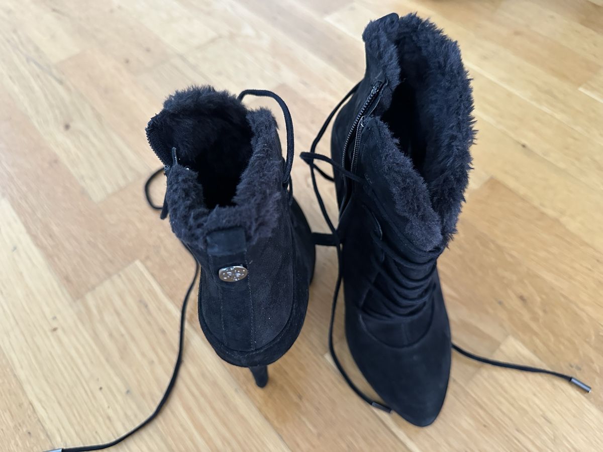 Guess Scarpe da donna: Neue Guess Stiefeletten schwarz Grösse 37 – Nuovo e nell'imballaggio originale da Bettlach venduto da Tradenet100 1