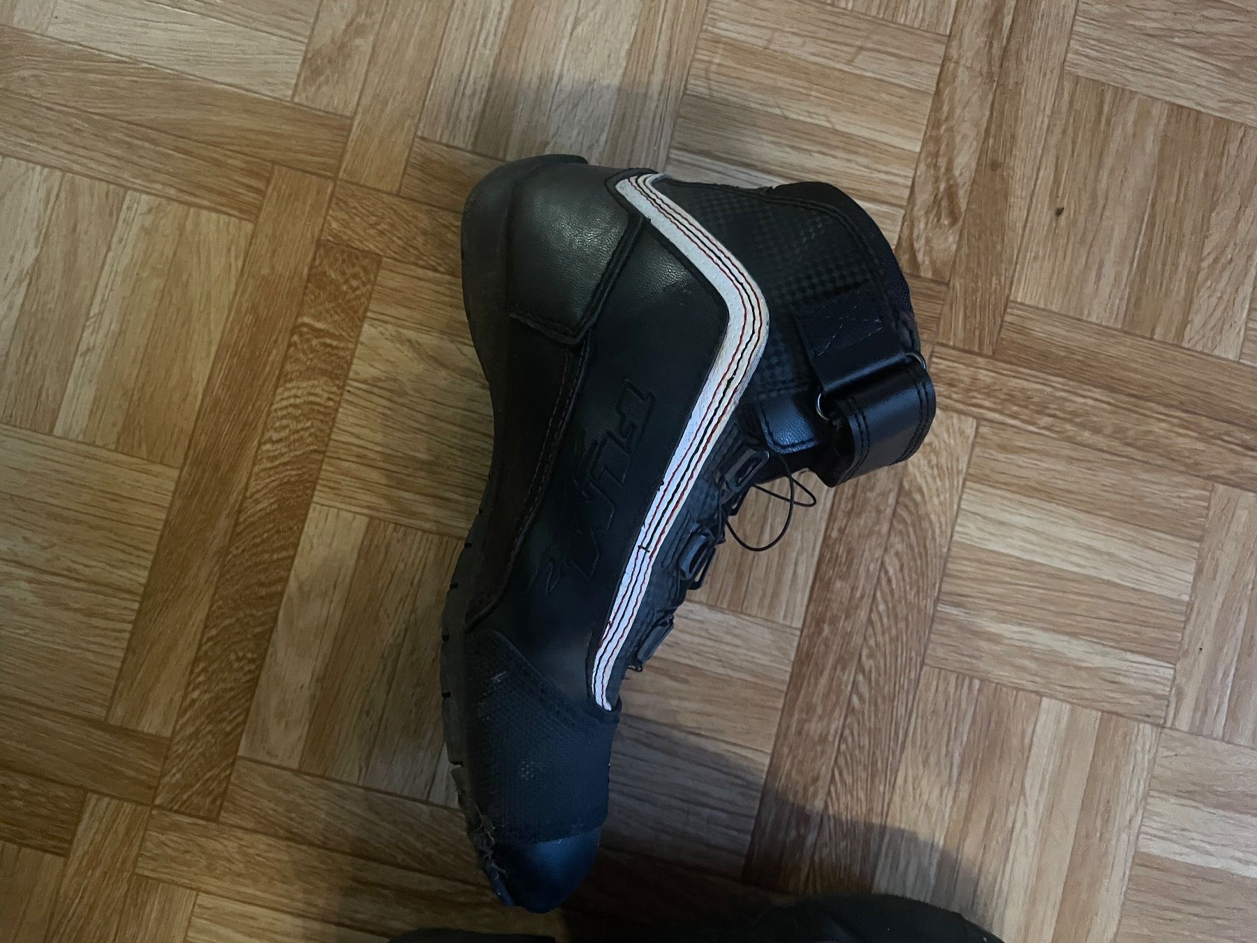 Herrenschuhe: Schwarze Motorradschuhe Grösse 38 – Gebraucht aus Grossdietwil von celineeeee 3