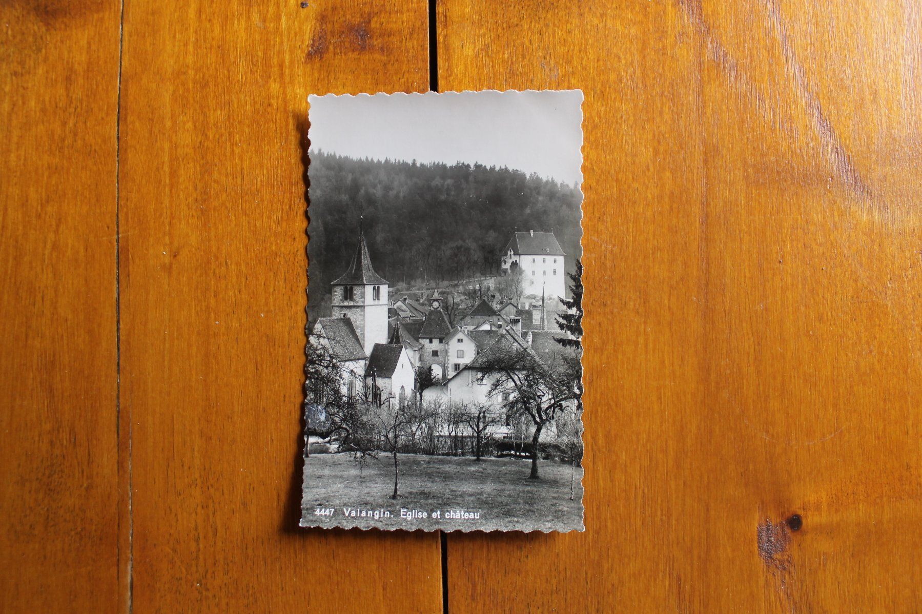 Cartes postales: AK Valangin, Eglise et Château – D'occasion à Oftringen par kambodo