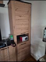 Schmaler schicker schrank