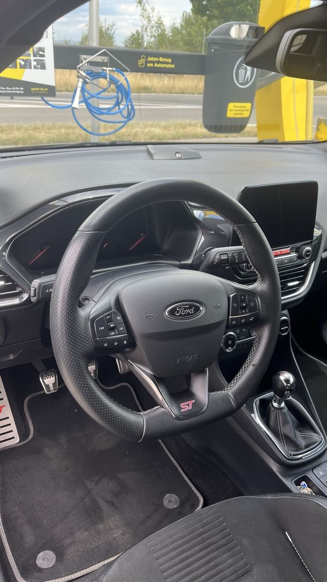 Ford Autos: Makelloser Ford Fiesta ST 200PS – Gebraucht aus Kreuzlingen von TheCurry 7