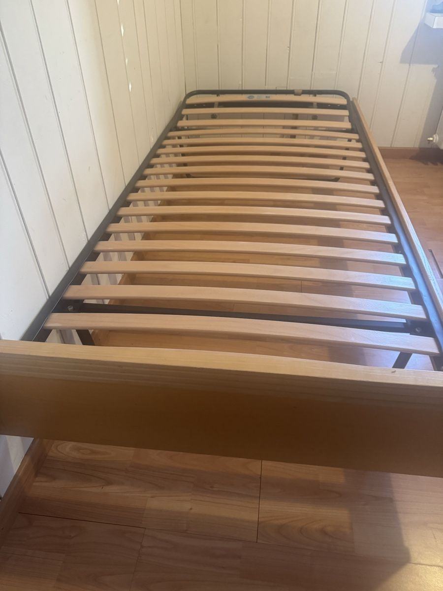 Letti: 2 single bed heavy wooden  – Usato da Vitznau venduto da man_cy6d