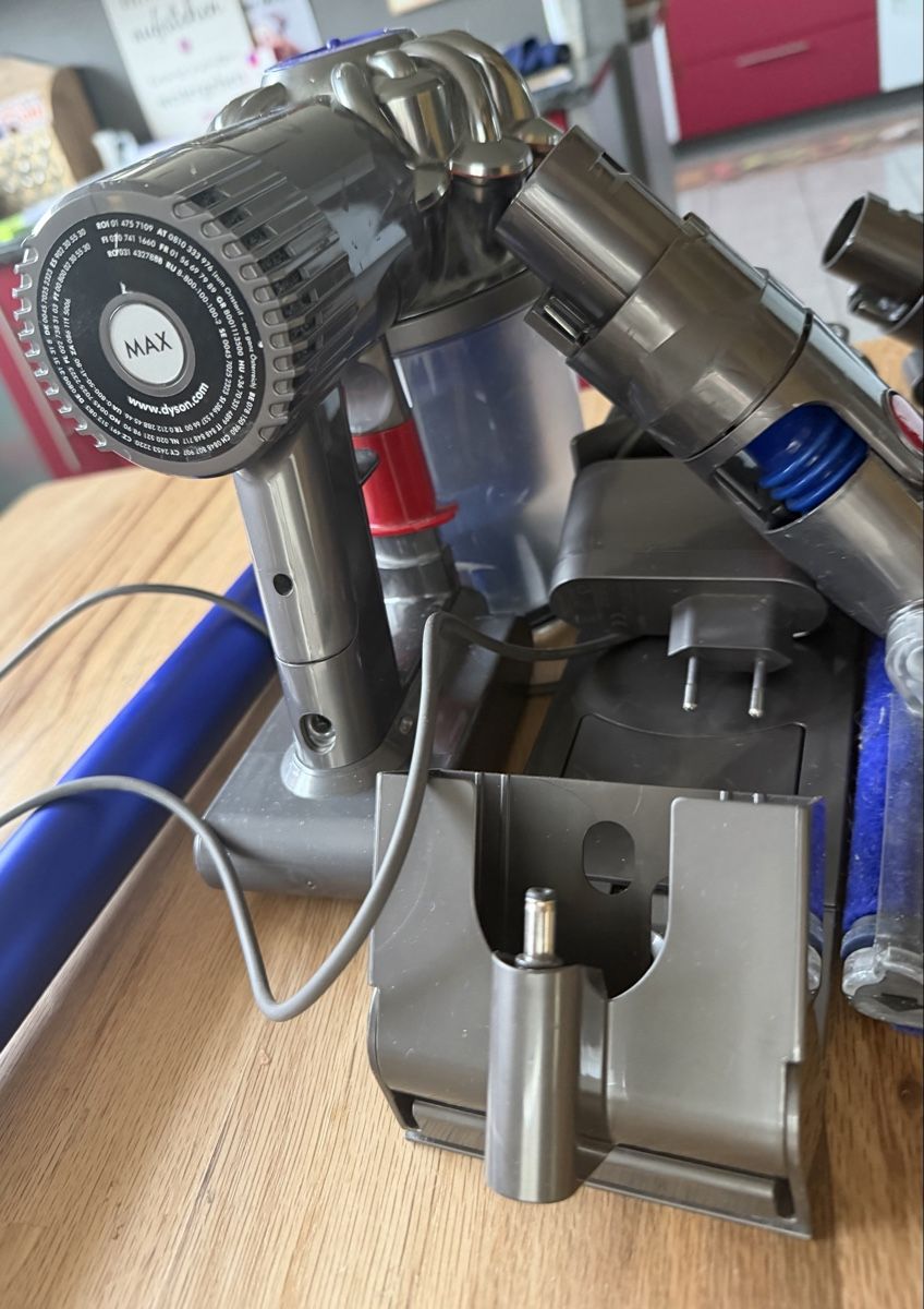 Dyson Aspirapolveri & Accessori: Dyson V6 Staubsauger – Usato da Beromünster venduto da Ctempo 2