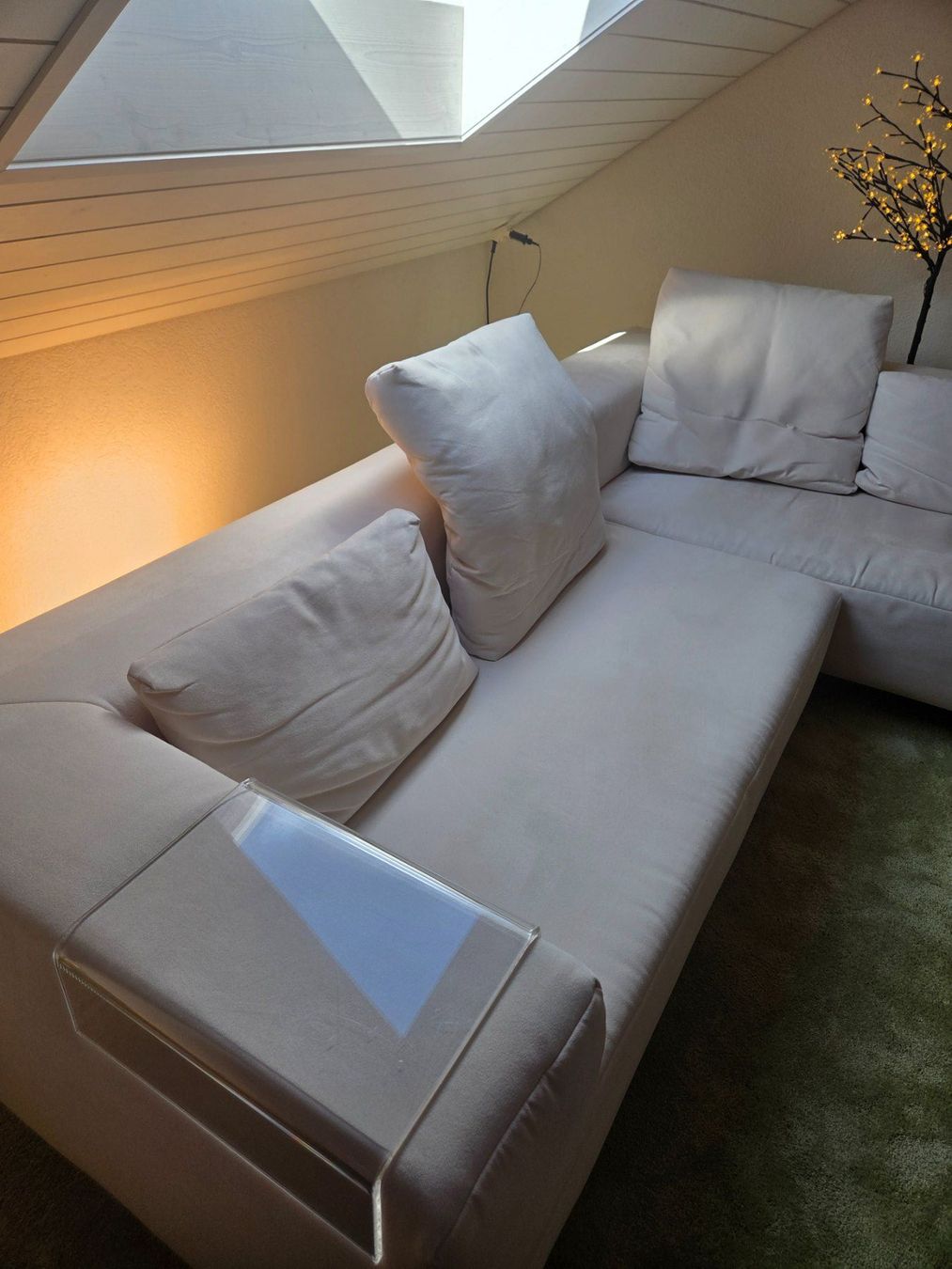Sofas: Grosses helles Sofa mit div. Kissen – D'occasion à Guntershausen par luckyzucky 4