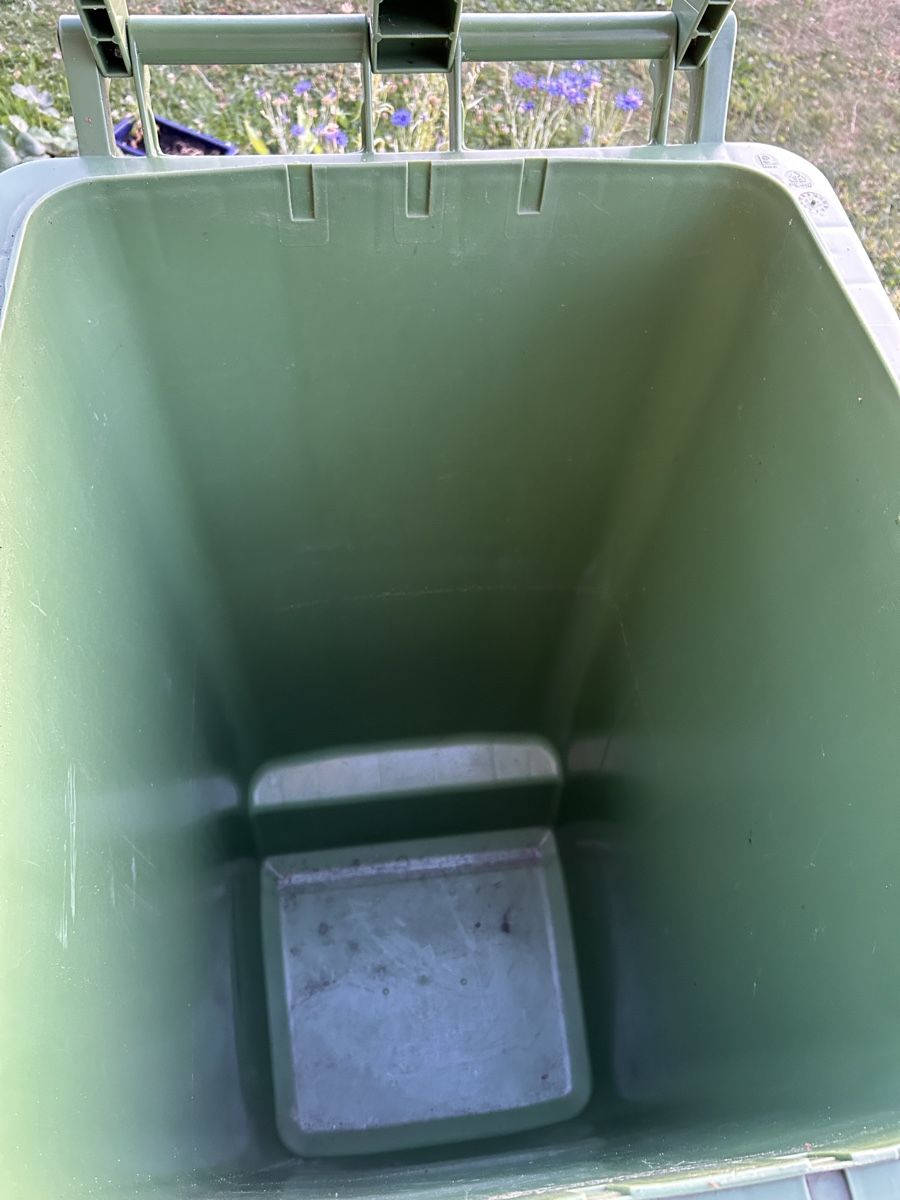 Altro per Ufficio & Commercio: Abfallcontainer Perstorp Plastic Systems mit Deckel und Räde – Usato da Lanzenhäusern venduto da vic63 6