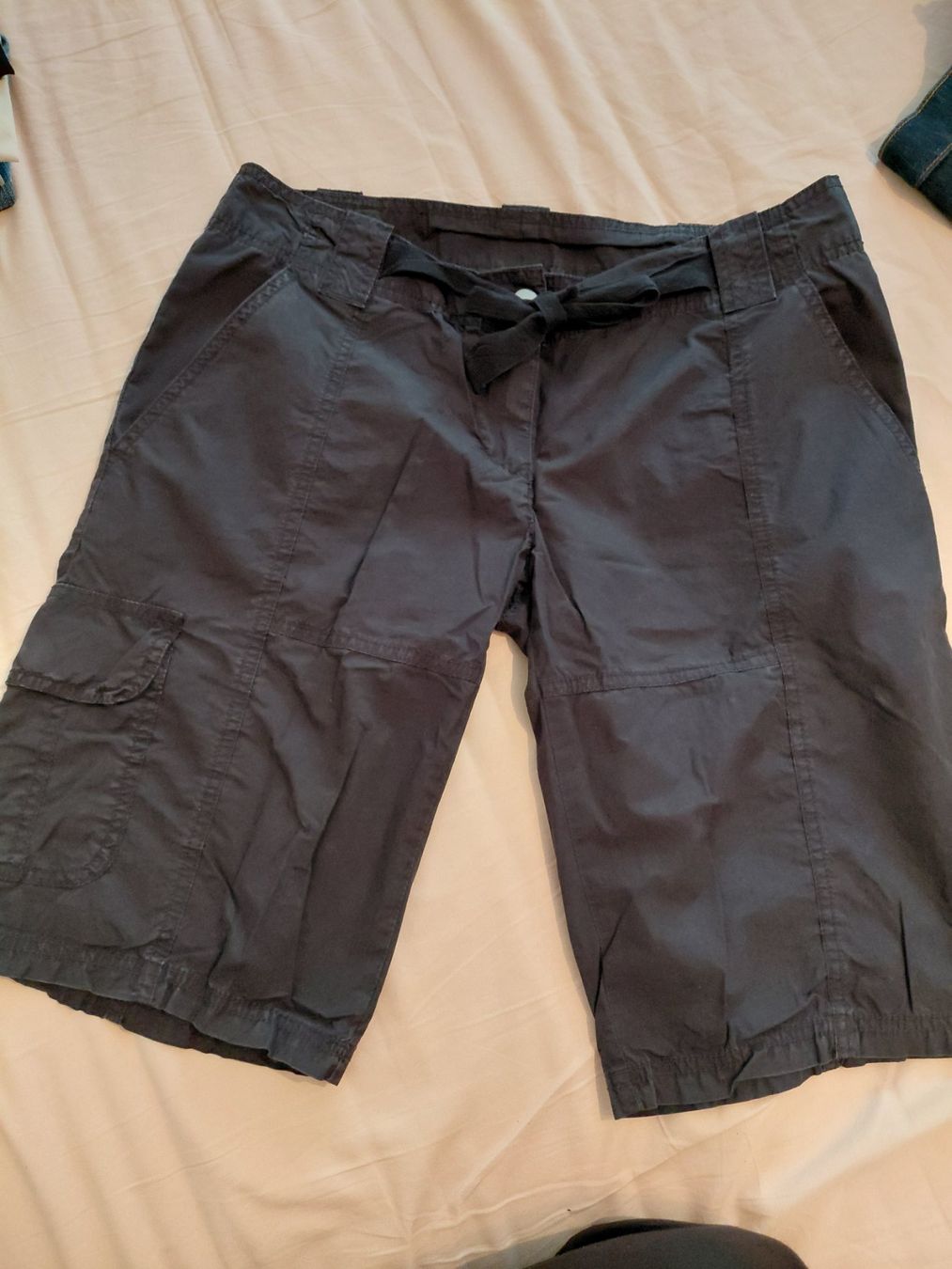 Benetton Pantaloni: Knielange Freizeithosen – Usato da Seftigen venduto da man_tr96