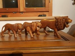 Holz/Löwe geschnitzt drei Stück