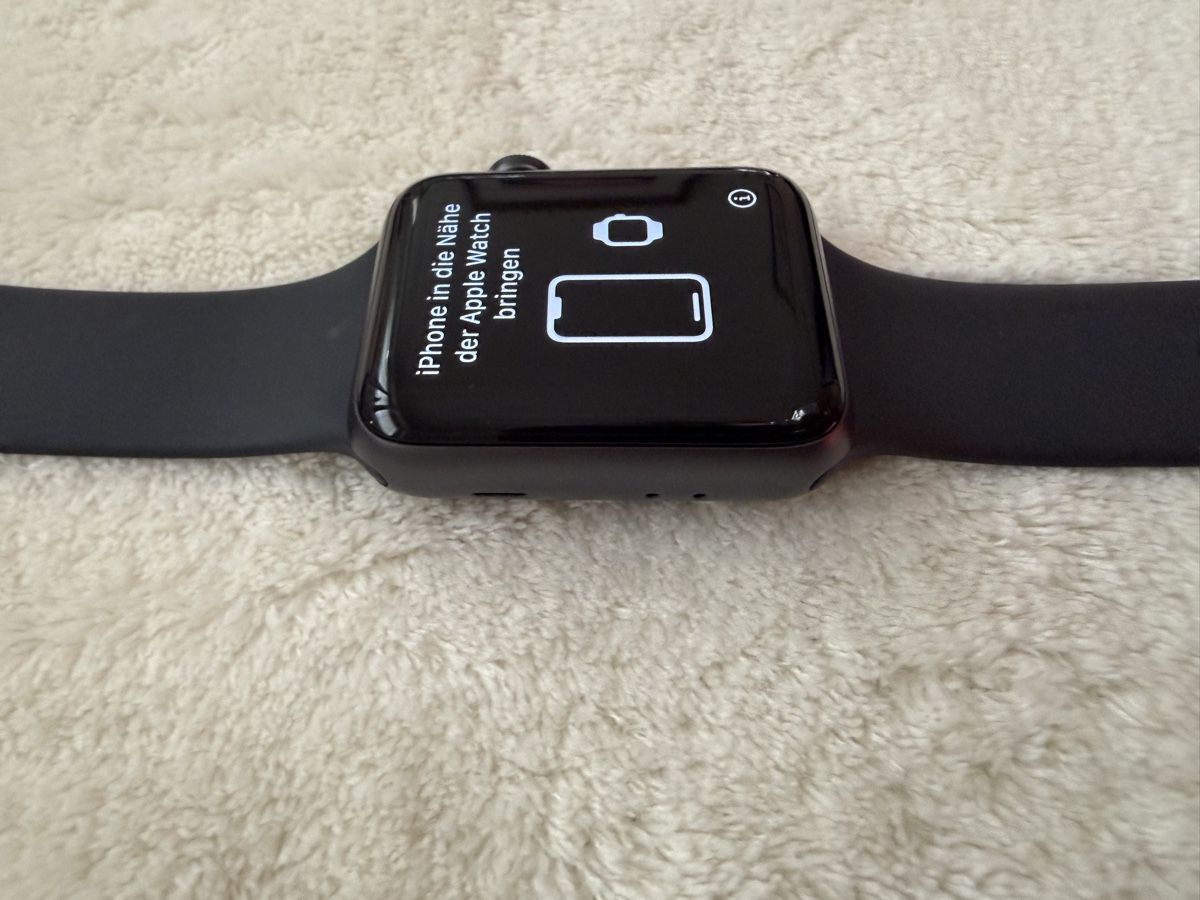 Apple Smartwatch: Apple Watch Series 3 GPS 42mm Space Grau – Usato da Basel venduto da DBasel