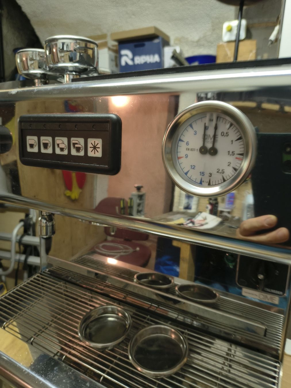 Kaffeemaschinen & Espressomaschinen: Machine à café professionnelle  – Gebraucht aus Vétroz von vin_xp2l 2