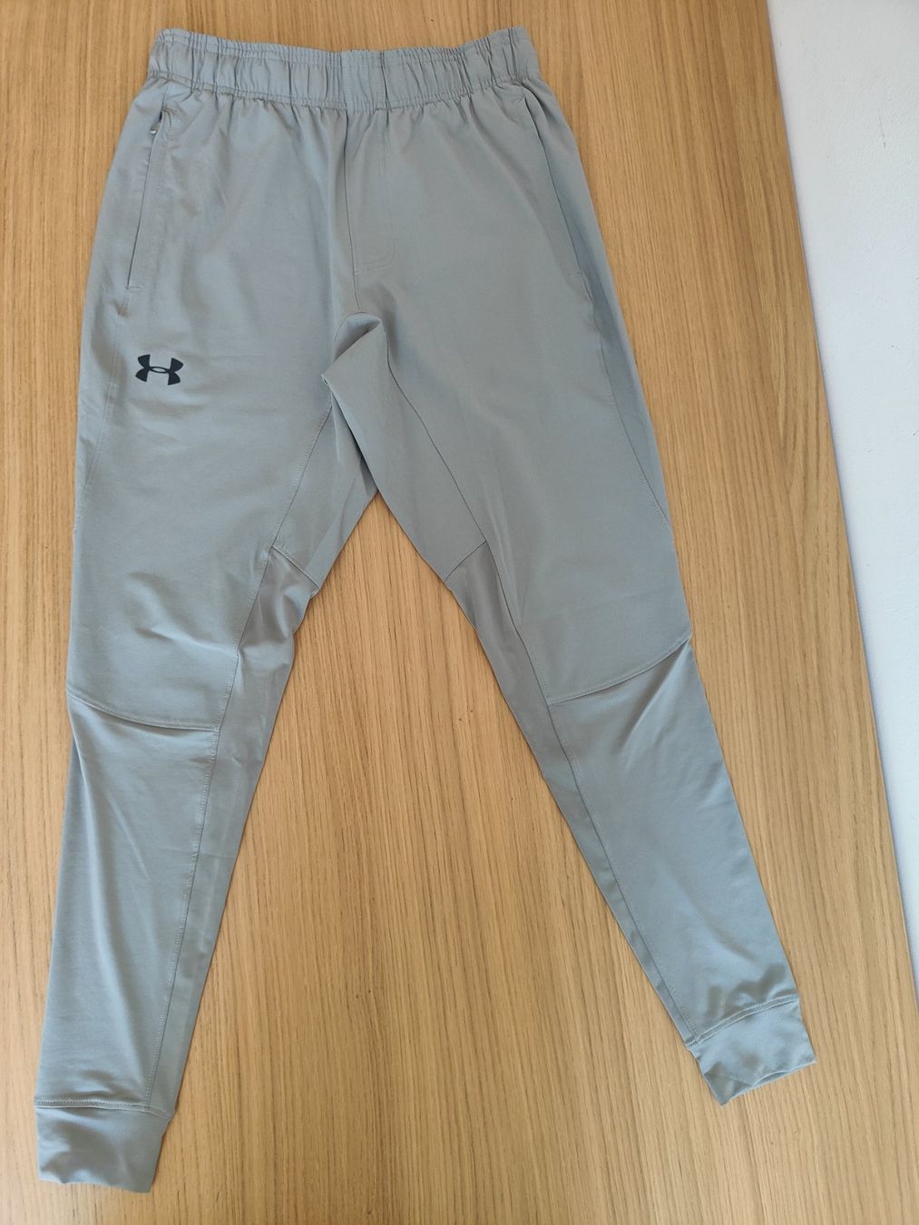 Under Armour Lots de vêtements: 3x Sporthosen Under Armour, M – D'occasion à Olten par Gegendiekultur 6
